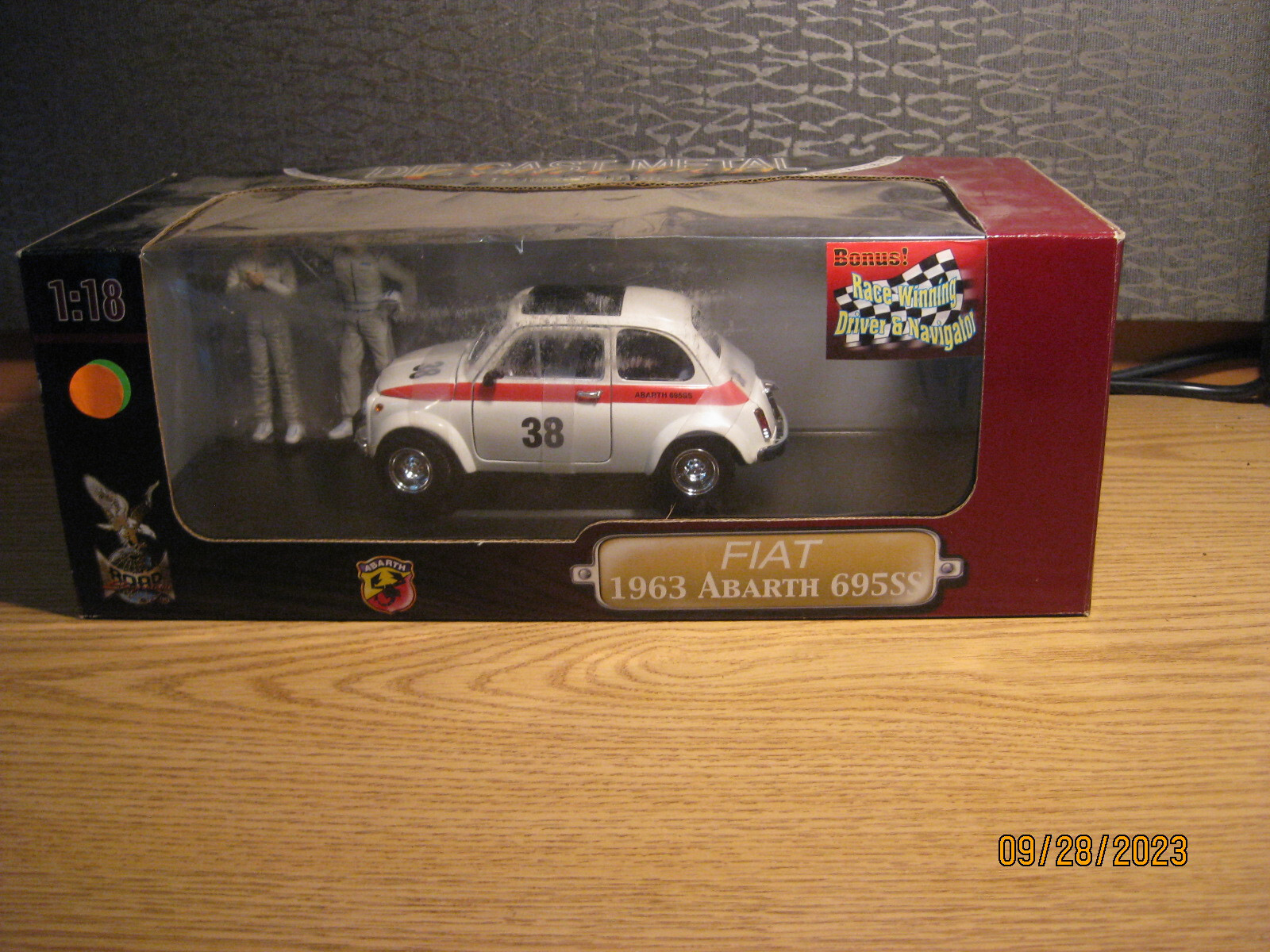 FIAT ABARTH 695SS 1/18 Yat Ming　アバルト 1/18 1963 FIAT ABARTH 695SS RACING BY YATMING/ROAD SIGNATURE