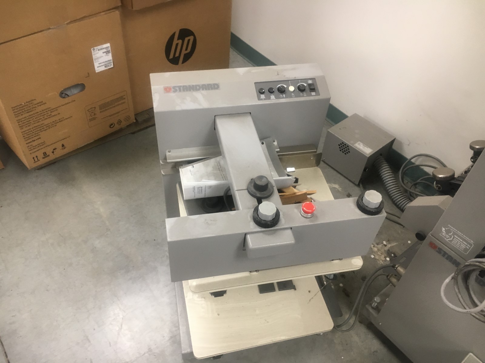 Horizon Air-Suction Collator VAC-100m 3 towers & Stacker receiving tray ST-20.