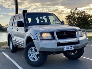 Mitsubishi pajero 2002