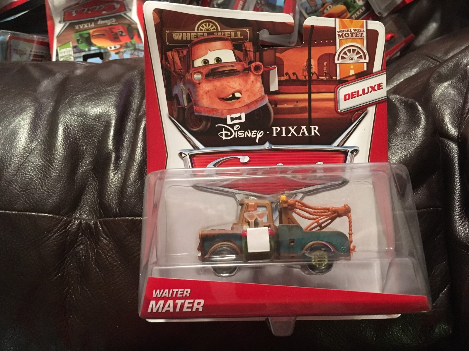 Disney Cars デラックス Waiter Mater 2013 激レア‼️ Disney Pixar Cars 2 WAITER MATER Deluxe 2013 Wheel Well