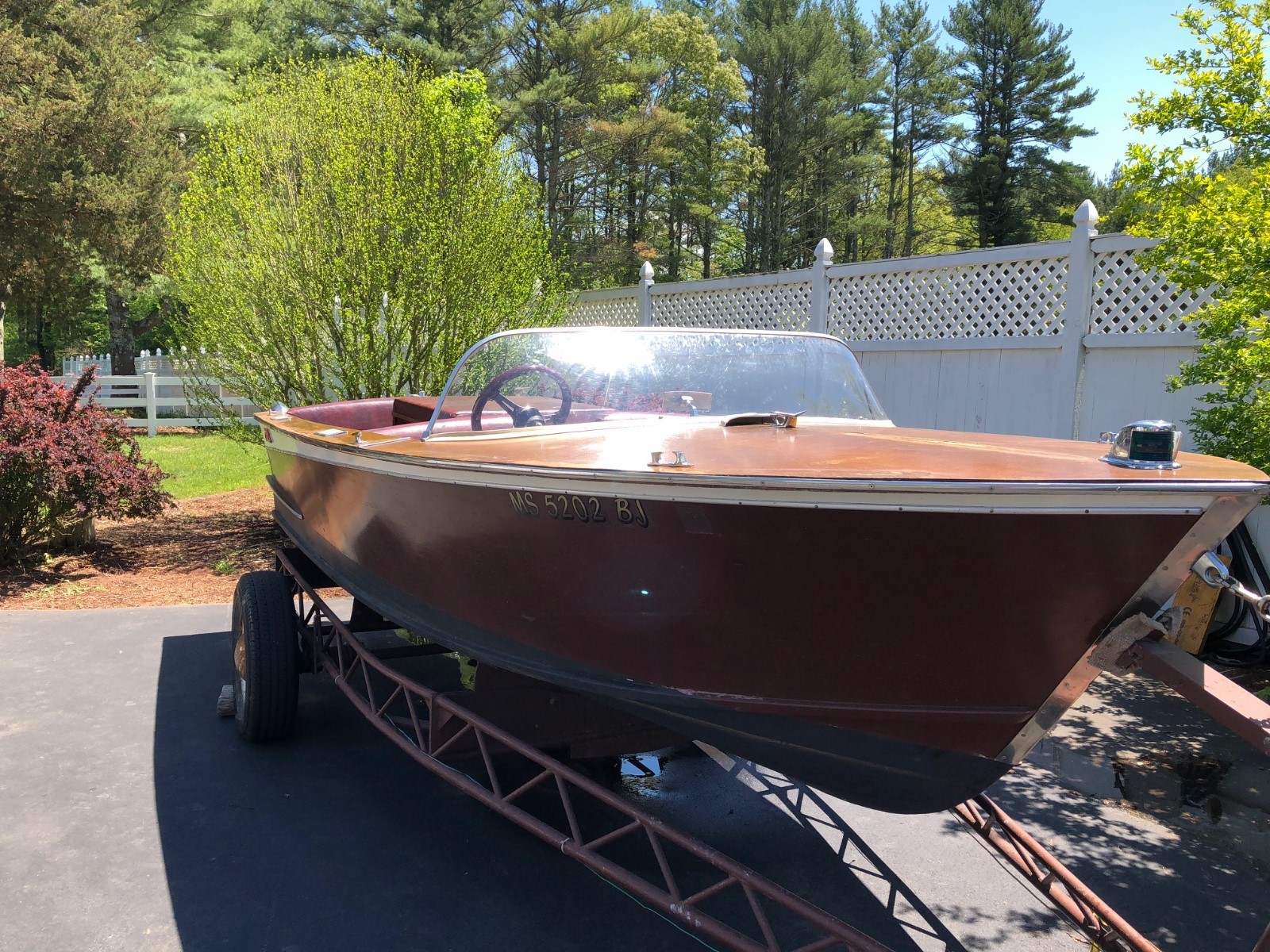 1957 Chris Craft 17 foot wooden runabout motor boat