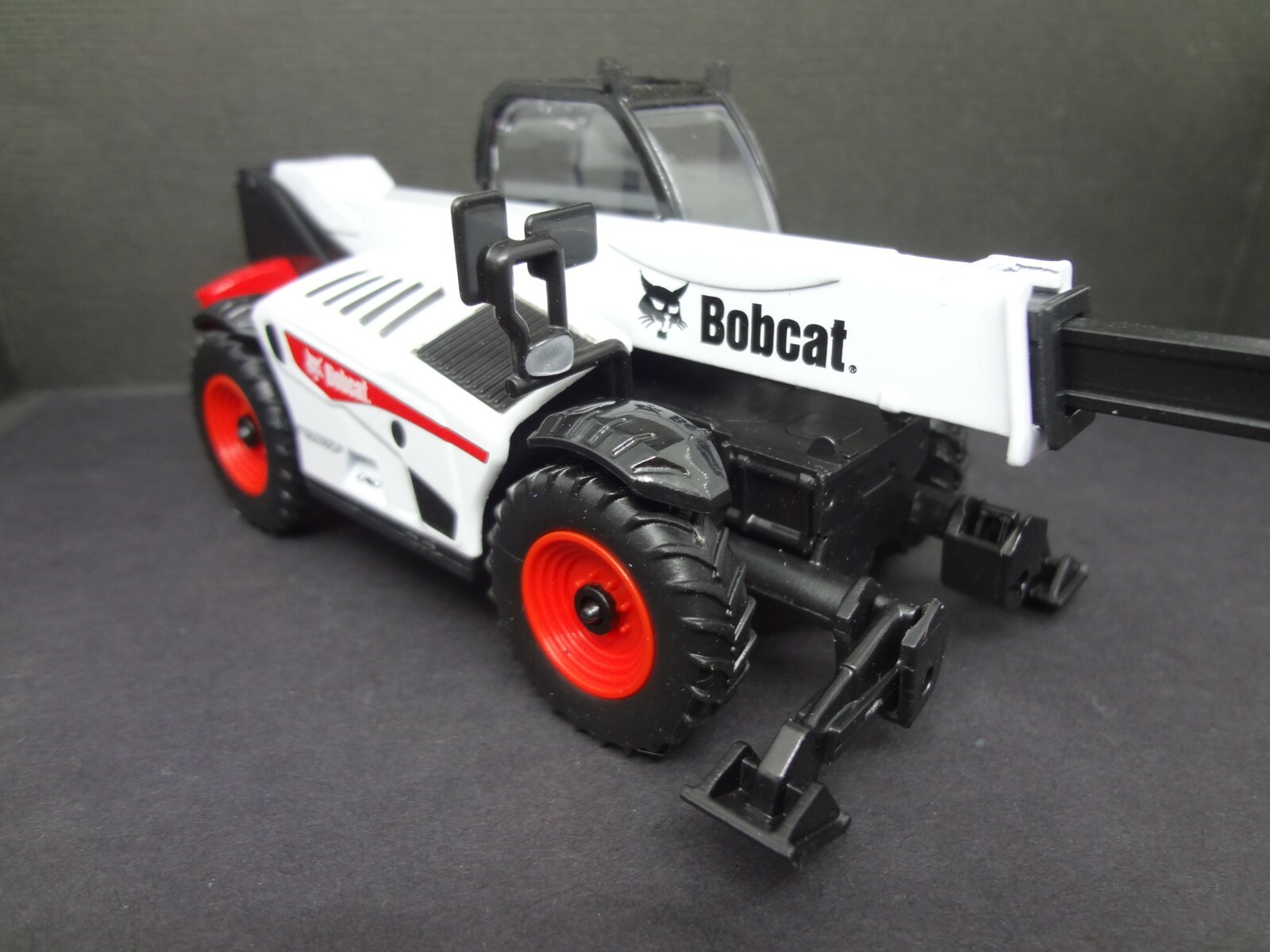 BOBCAT telescopic handler with man platform - Construction Warehouse