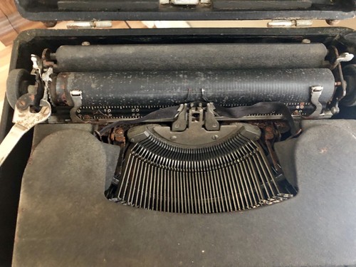 Vintage Smith Corona Manual Typewriter Comet Deluxe 1941.
