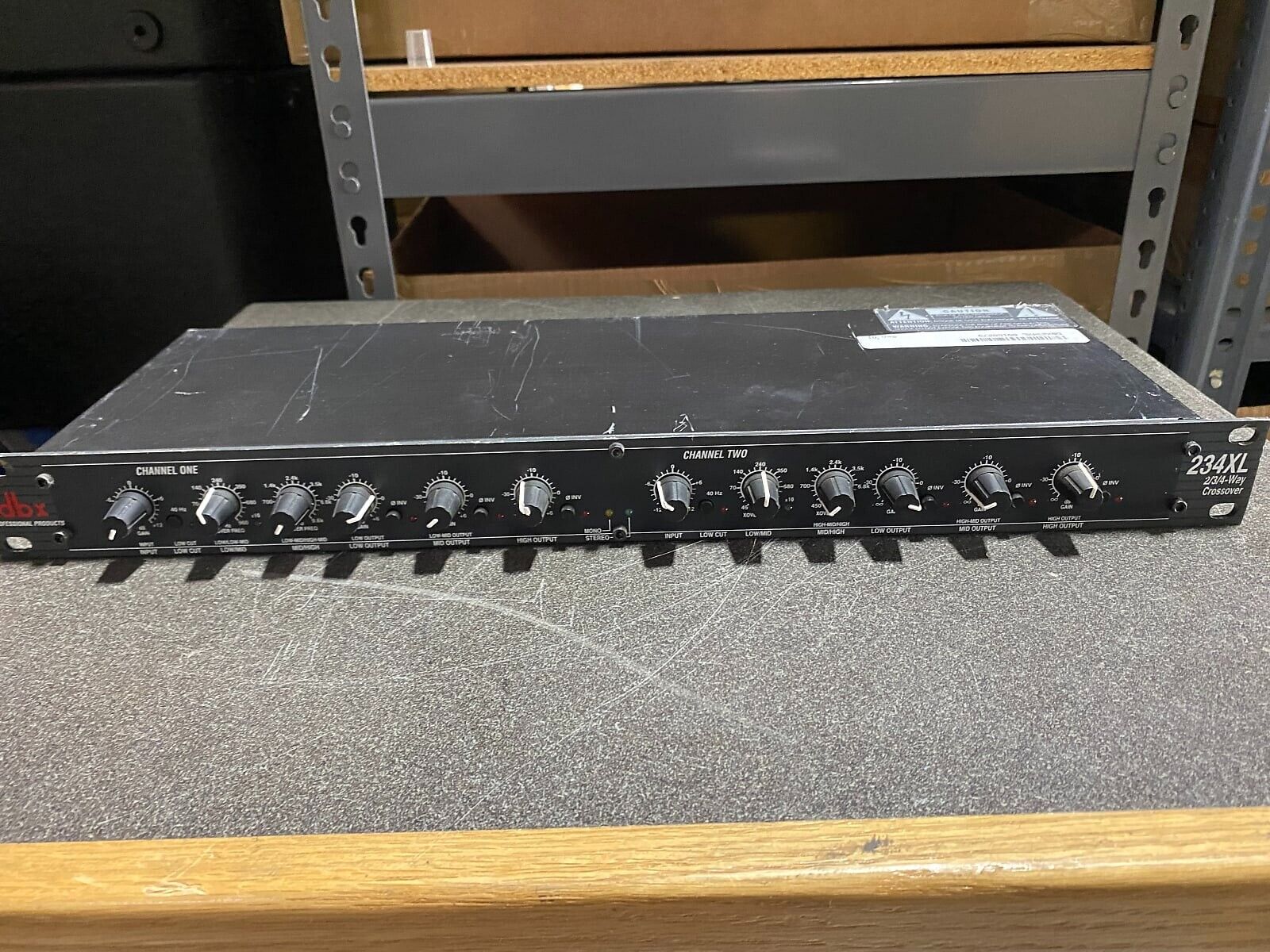 DBX 234 XL Stereo 2/3 Way, Mono 4-Way Crossover (USED) DBX 234 XL Stereo 2/3 Way, Mono 4-Way Crossover (USED)