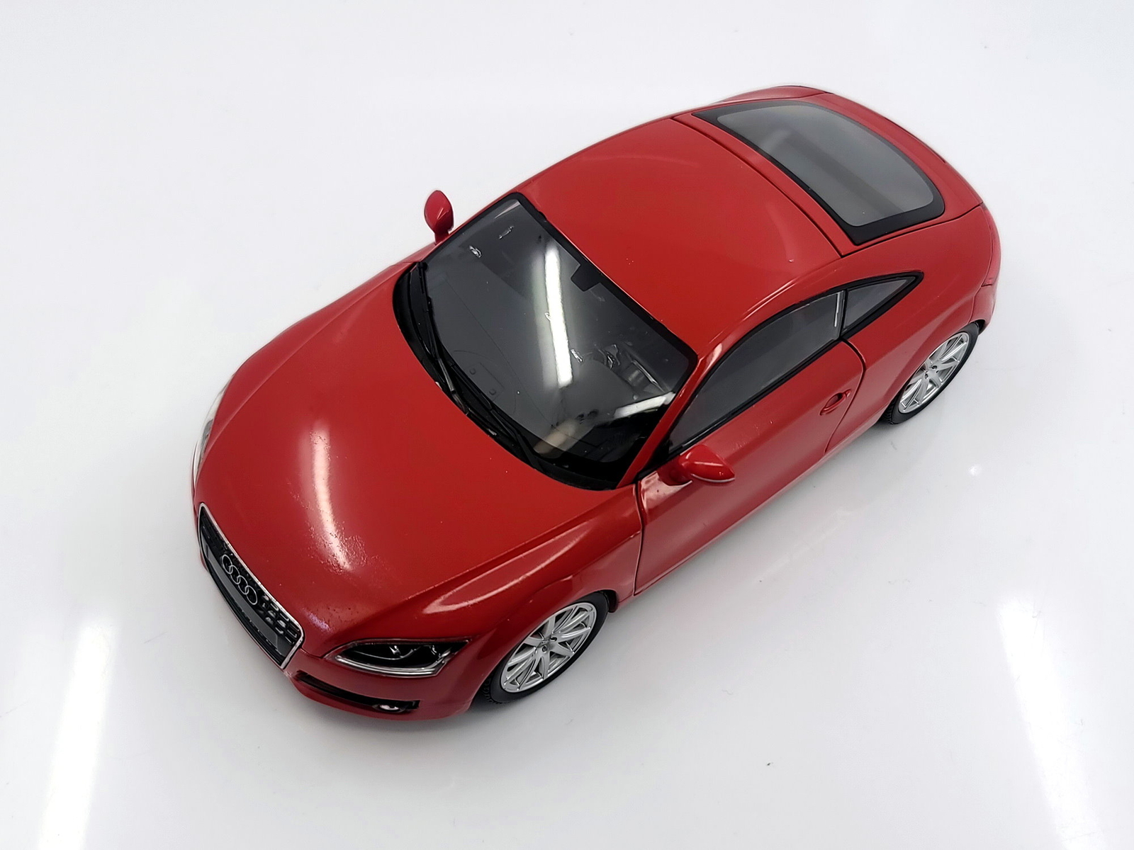 Minichamps 1:18 scale Audi TT Coupe(8J) 2006 - Red (PMA