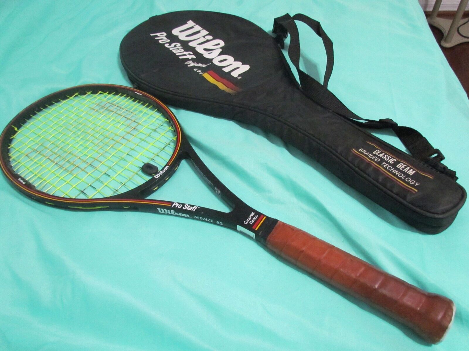Wilson Pro Staff 6.0 Midsize 85 Grip 4 5/8 (L5) w/Kevlar Wilson Pro Staff 6.0 Midsize 85 Grip 4 5/8 (L5) w/Kevlar