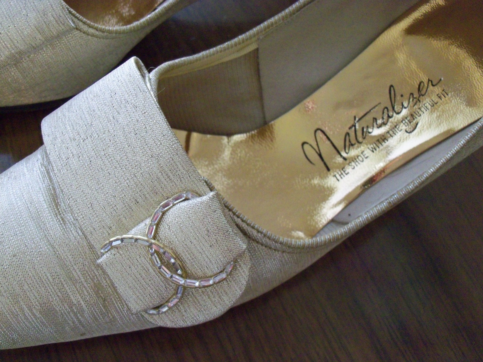 Size 7.5 Vintage Naturalizer Sparkly Gold Heels Shoes B/AA width