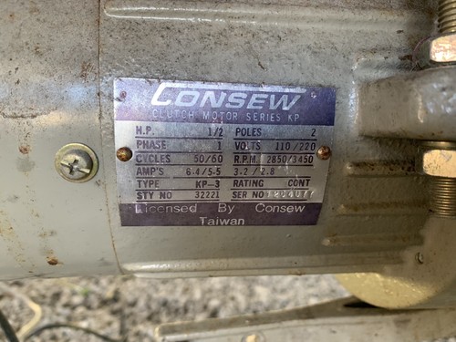 YAMATO DCZ-361A Industrial Sewing Machine W/ Motor,Foot,and Table