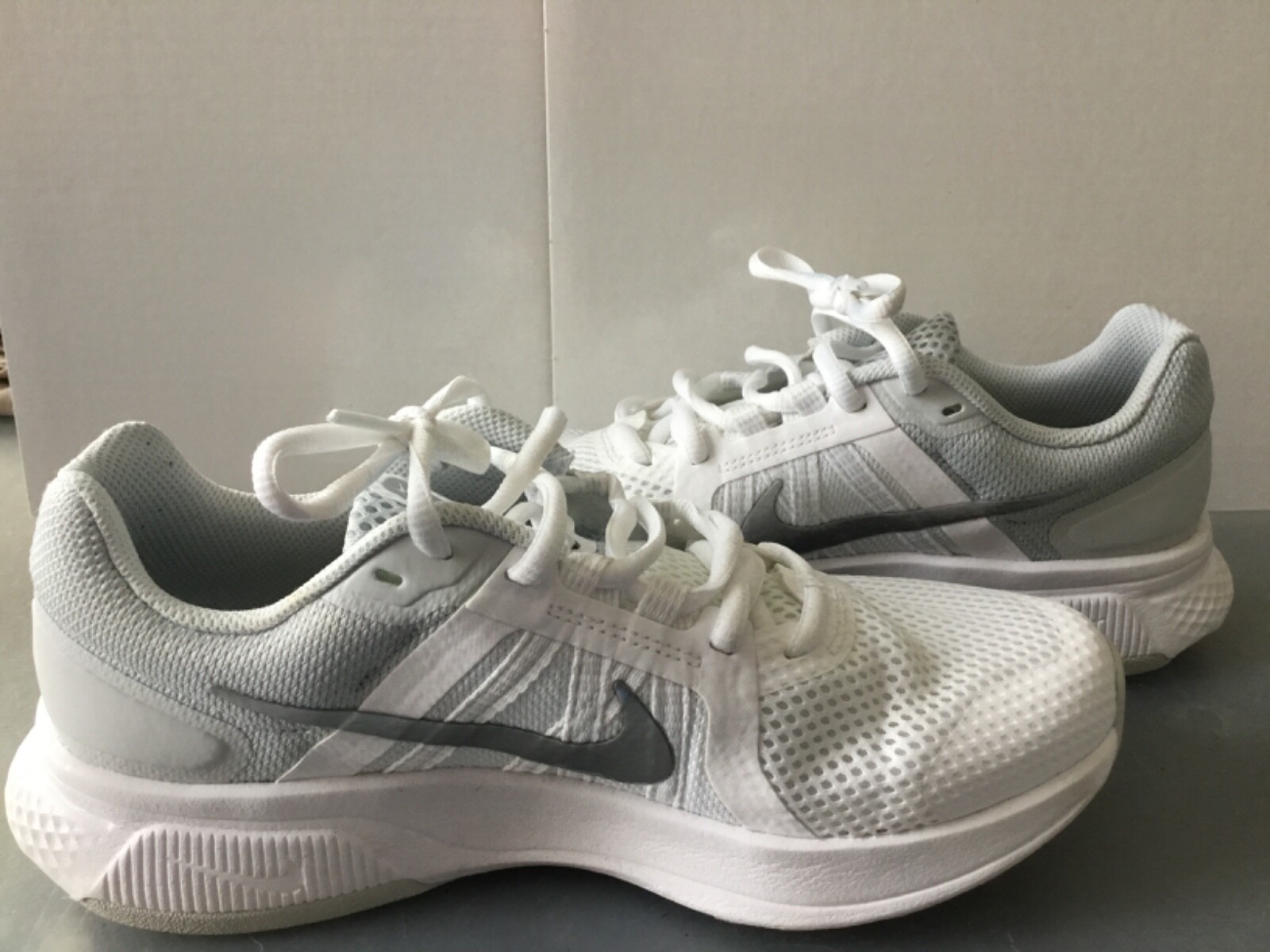 nike tanjun womens running shoes white