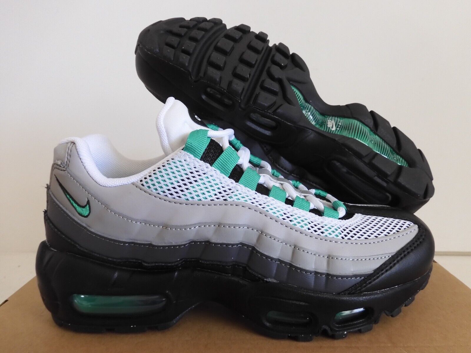 WMNS NIKE AIR MAX 95 BLACK-STADIUM GREEN-PEARL GREY SZ 6.5 WMNS NIKE AIR MAX 95 BLACK-STADIUM GREEN-PEARL GREY SZ 6.5