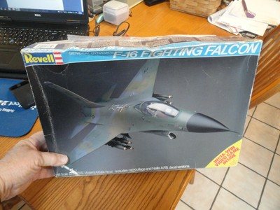 Vintage model Revell F-16 FIGHTING FALCON Nellis AFB Version 4517