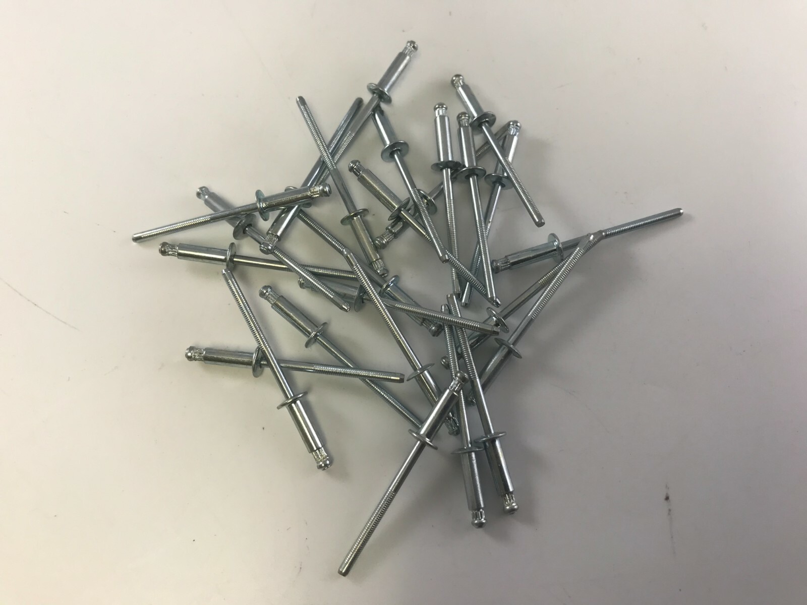 98777A111 ZINC-PLATED HIGH-STRENGTH BLIND RIVETS 1/8