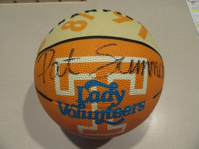 pat summitt autographed basketball