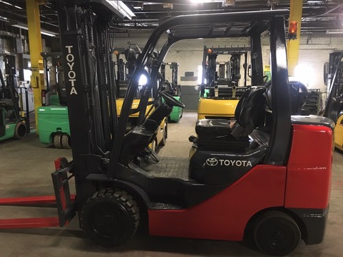 2012 Toyota 6500 Lb Forklift With Side Shift and Triple Mast