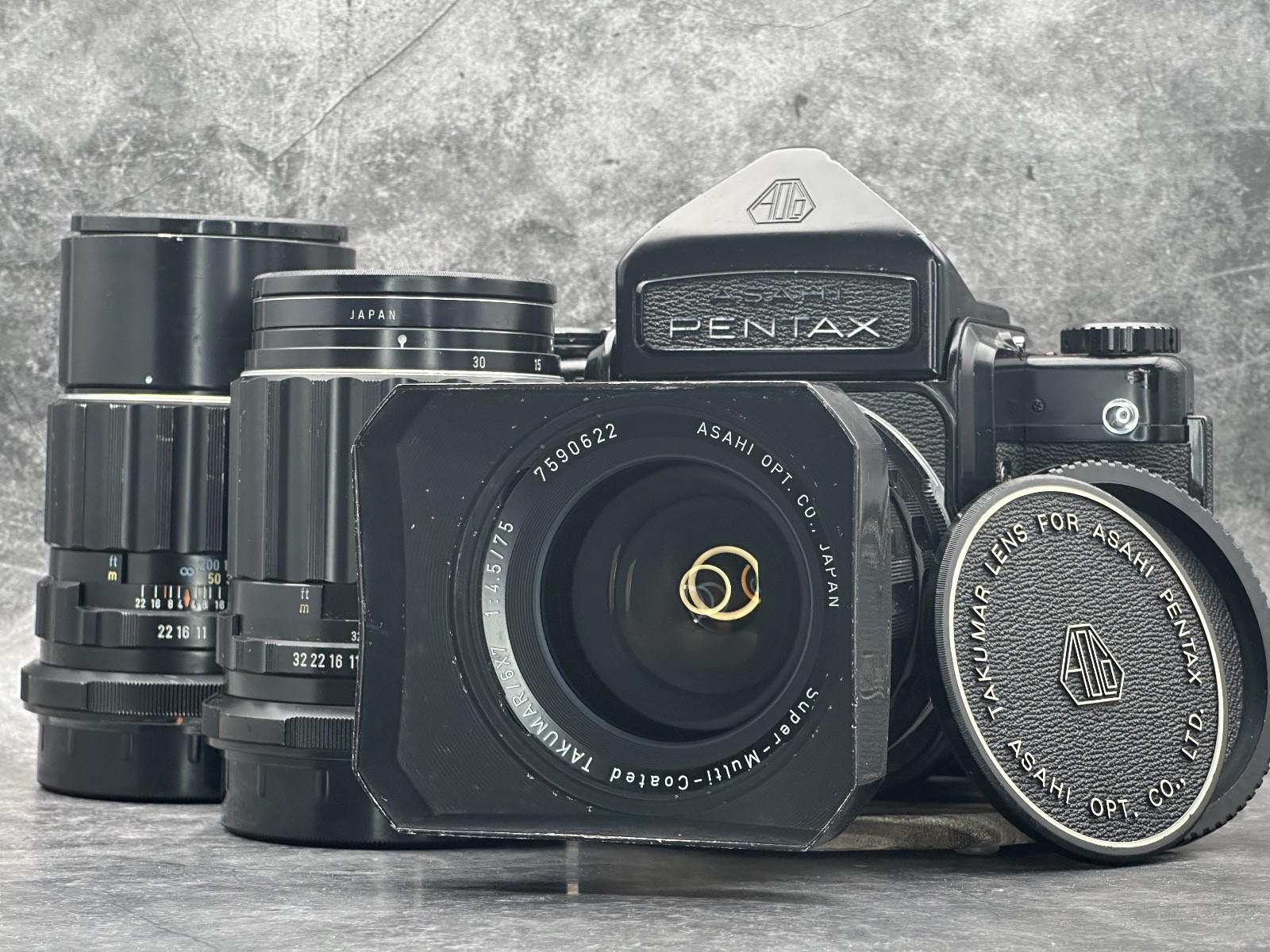 Near MINT] PENTAX 67 6x7 SLR Film Camera + SMC 75mm 135mm