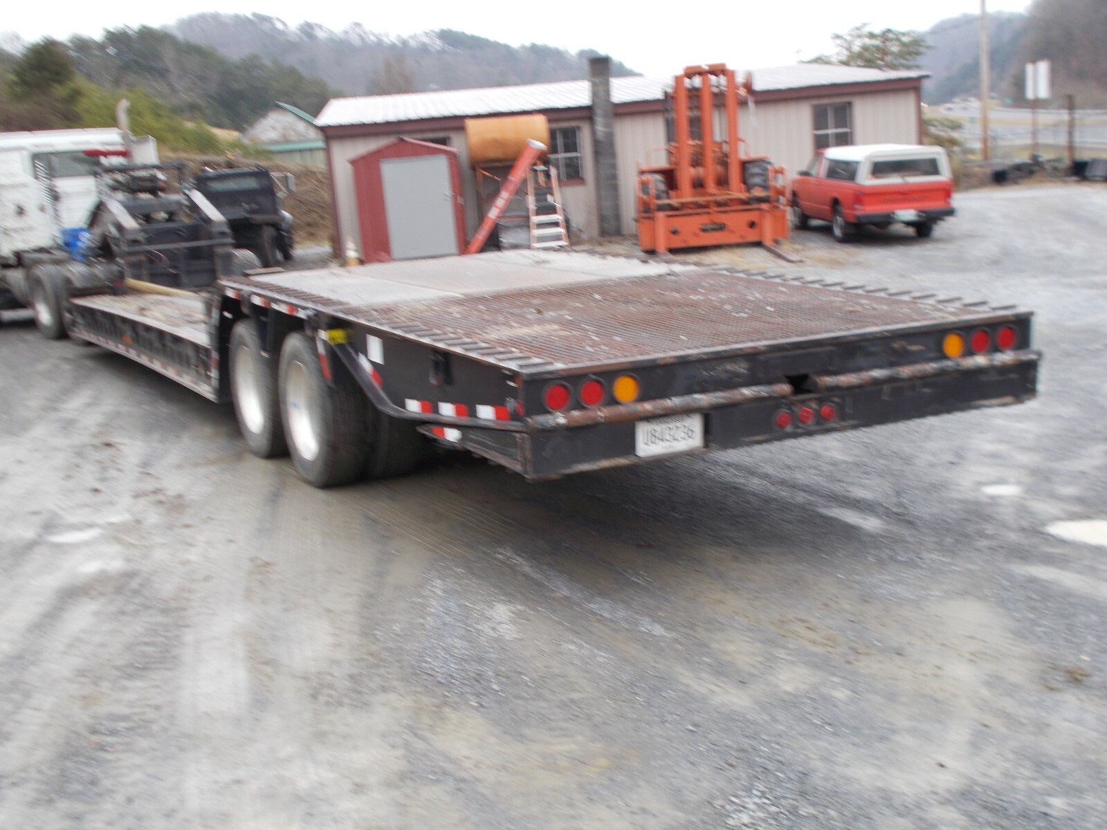2012 Globe Lowboy Step deck de-tach trailer front and rear load