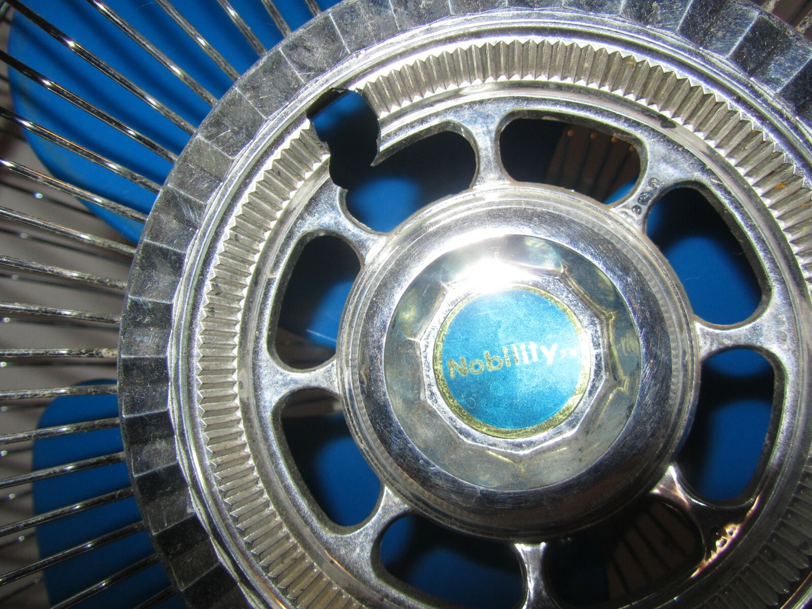 VINTAGE NOBILITY FAN 15-INCH OSCILLATING 3-SPEED w/ TRANSPARENT BLUE BLADE