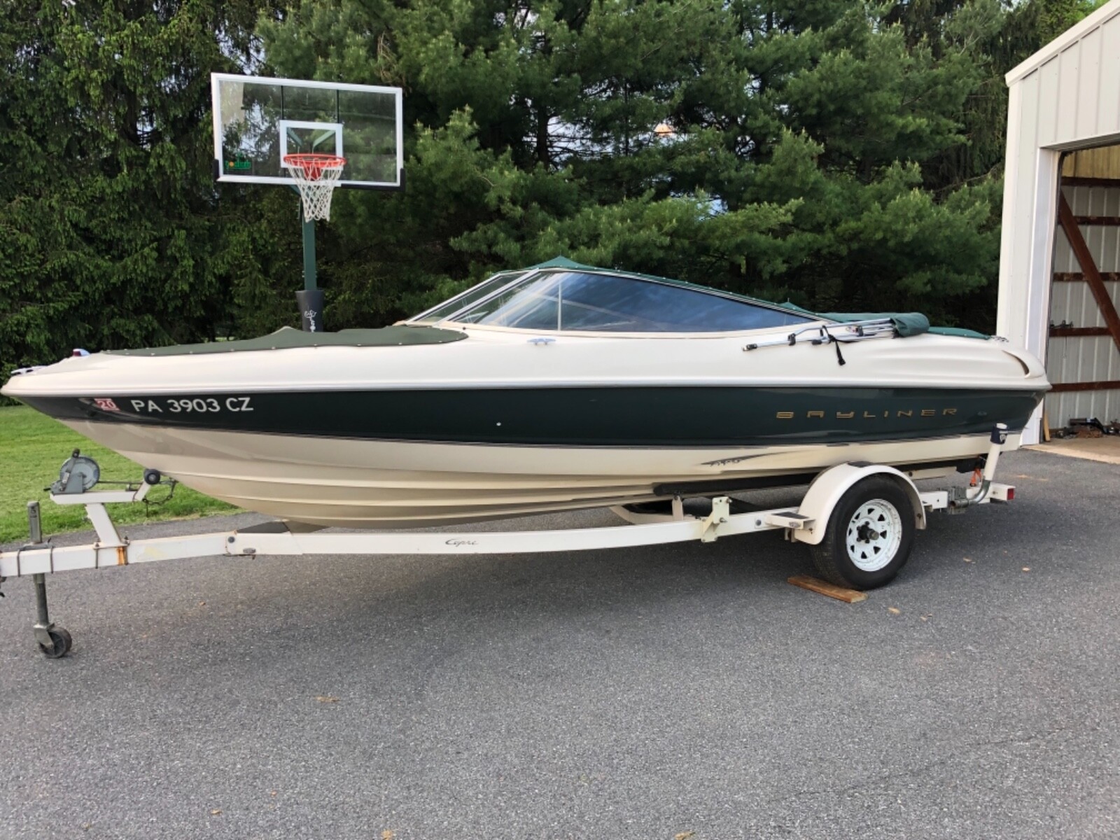 1998 Bayliner Capri 2050 SE with Mercruiser 5.7 no reserve