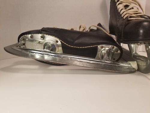 Vintage Bauer Custom Pro Ice Skates NHL approved. Made in USA. Mens Size 8.