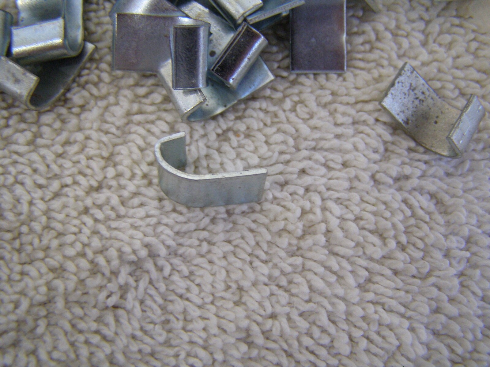 3 Pounds Hundreds J Clips Crimping J Clips ? Animal Cage Hardware ? Not sure use