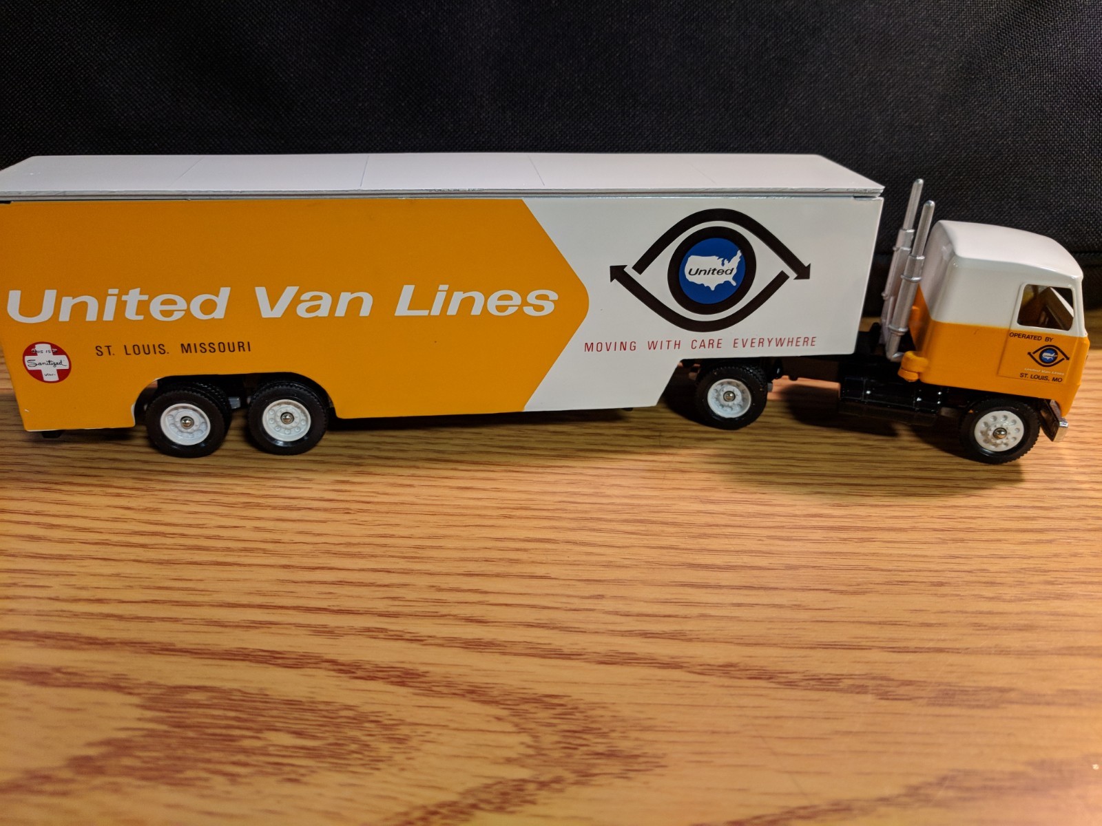 United Van Lines Moving Truck (Winross)
