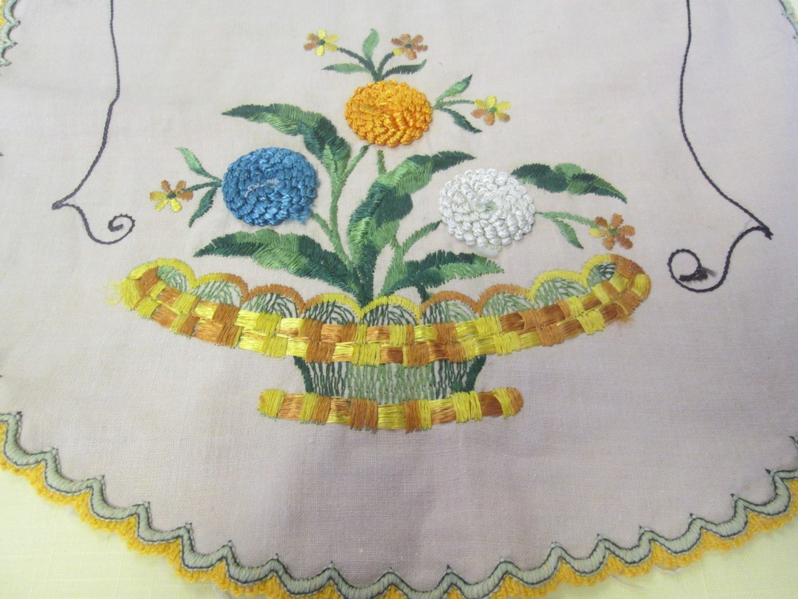 Vintage Arts and Crafts Beautiful Linen Embroidered Tablecloth with Runner