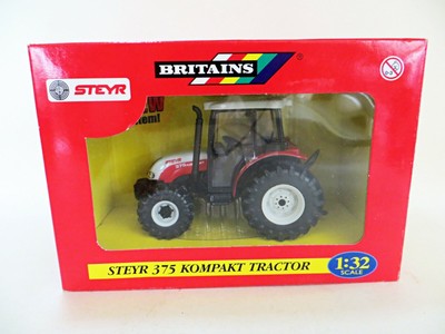 BRITAINS 42023 ''STEYR 375 KOMPAKT FARM TRACTOR'' 1:32. MIB/BOXED