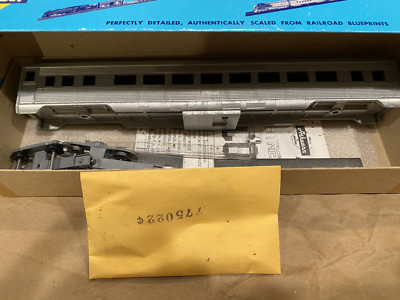Vintage Athearn 1810 Undecorated SL Coach Kit in Box