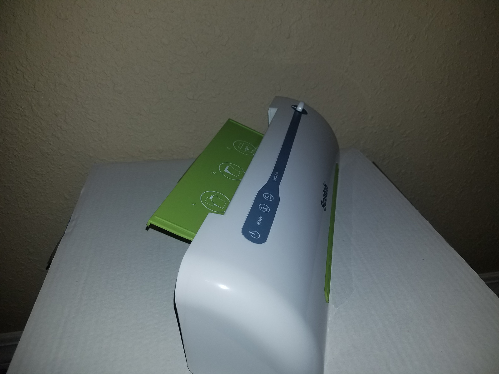 Scotch Thermal Laminator 2 Roller System Fast Warmup Quick Laminating Speed F1