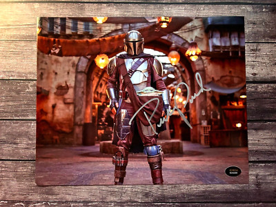 Pedro Pascal (STAR WARS: The Mandalorian) Signed 8x10'' Original Autograph w/COA