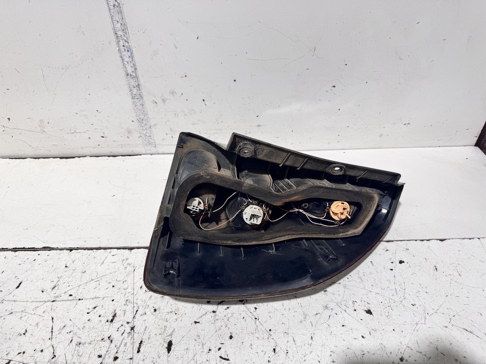 Toyota Prado Left Tail Light KZJ120 02/2003-10/2009 - thumbnail 4