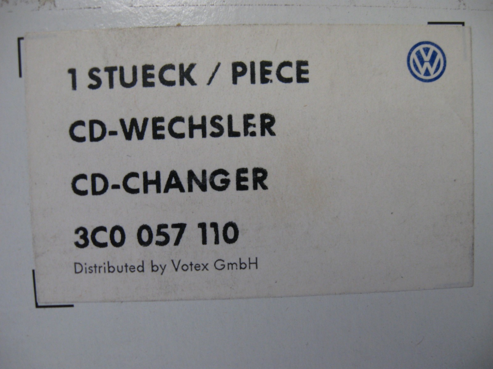 NEW GENUINE VOLKSWAGEN PASSAT 6 DISC SLAVE CD CHANGER (P/N 3C0 057 110)