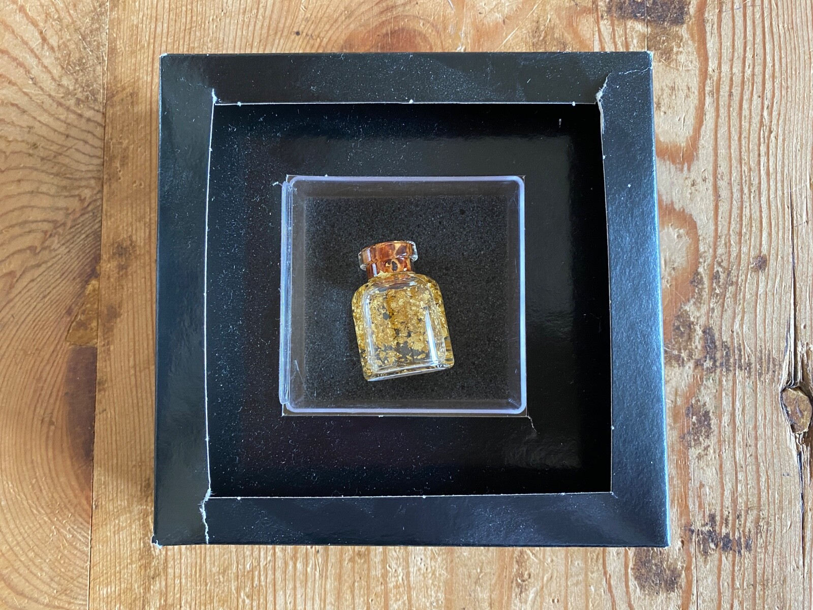 Jar With Fine Gold Leaf Of 22 KARATS - Jar Of 3.5 X 2.3 CM