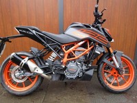 KTM 125 DUKE , 2550 MILES , 2023 PLATE , PLEASE READ DESCRIPTION . 