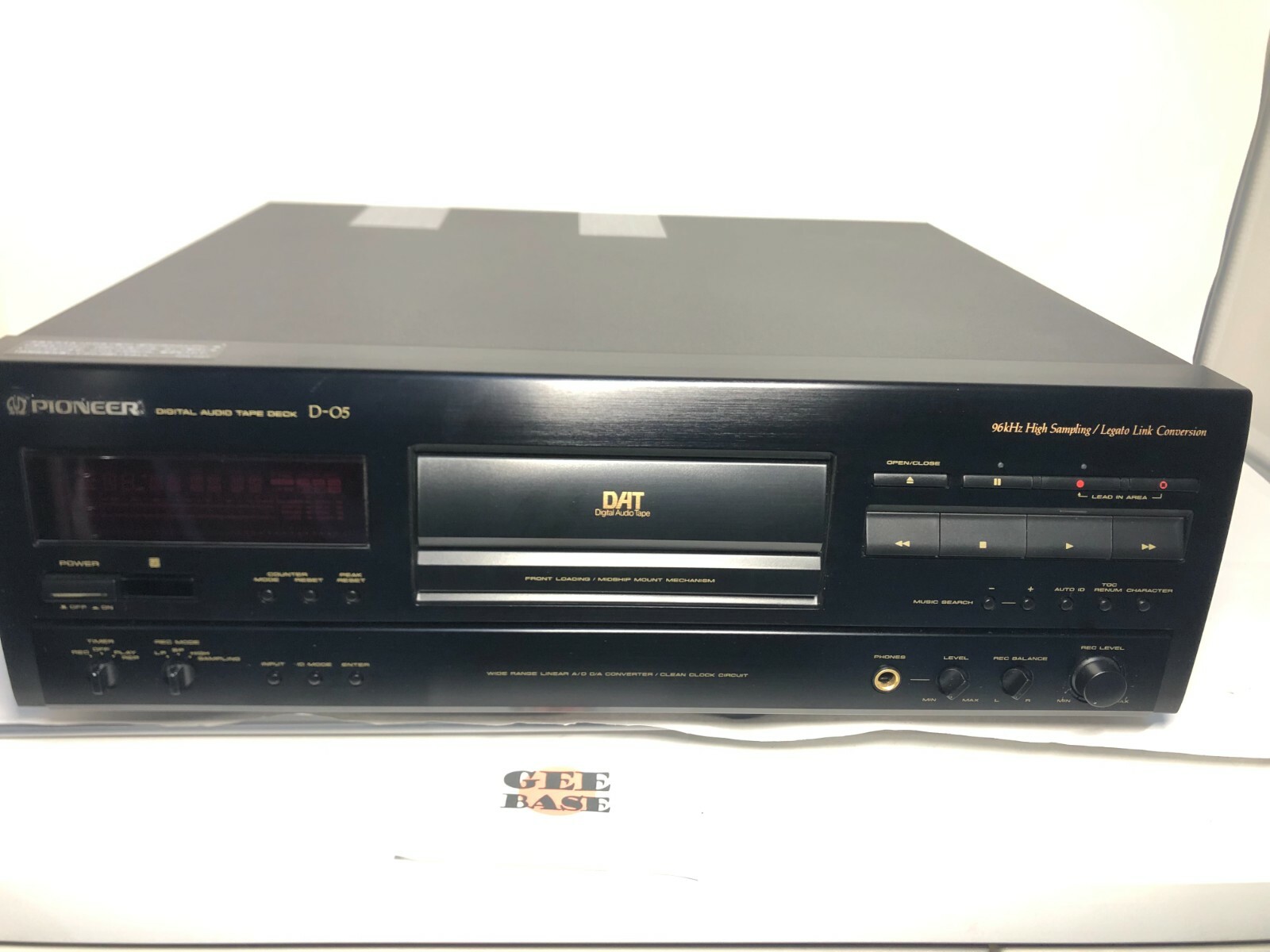 Pioneer D-05 Digital Audio Cassette Tape Deck DAT Deck Good Pioneer D-05 Digital Audio Cassette Tape Deck DAT Deck Good