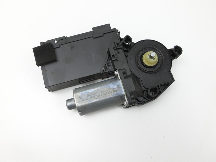 VW Touareg 7L 06-10 Fensterhebermotor Links Hinten VW Touareg 7L 06-10 18.05.2007 3D0959795E 7L6959703 0130821765... Vorschau 4