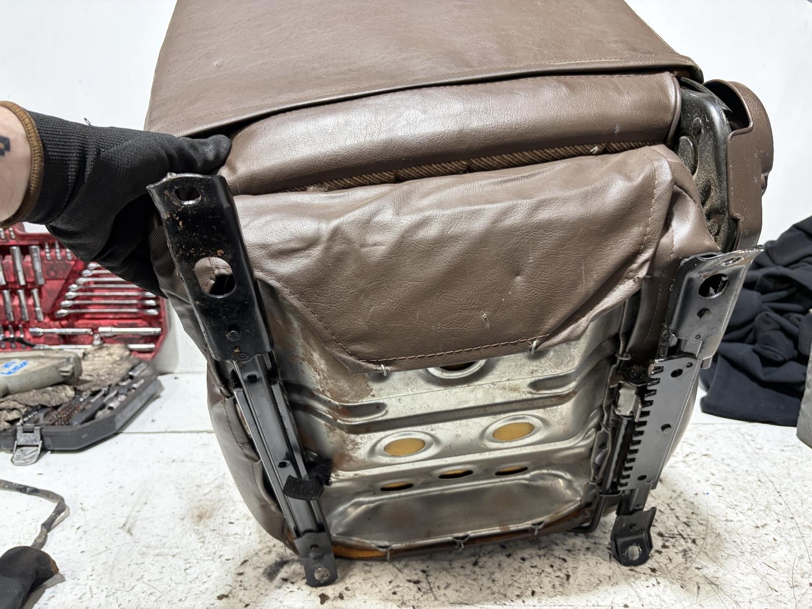 Toyota Hiace Right Front Seat YH63 02/1983-10/1989 - thumbnail 8