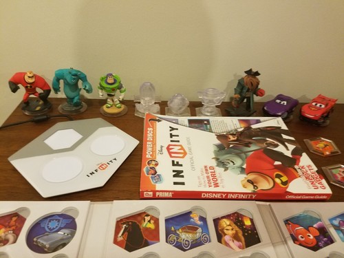 Disney infinity Accesories Bundle, figures, official game guide, 3 worlds