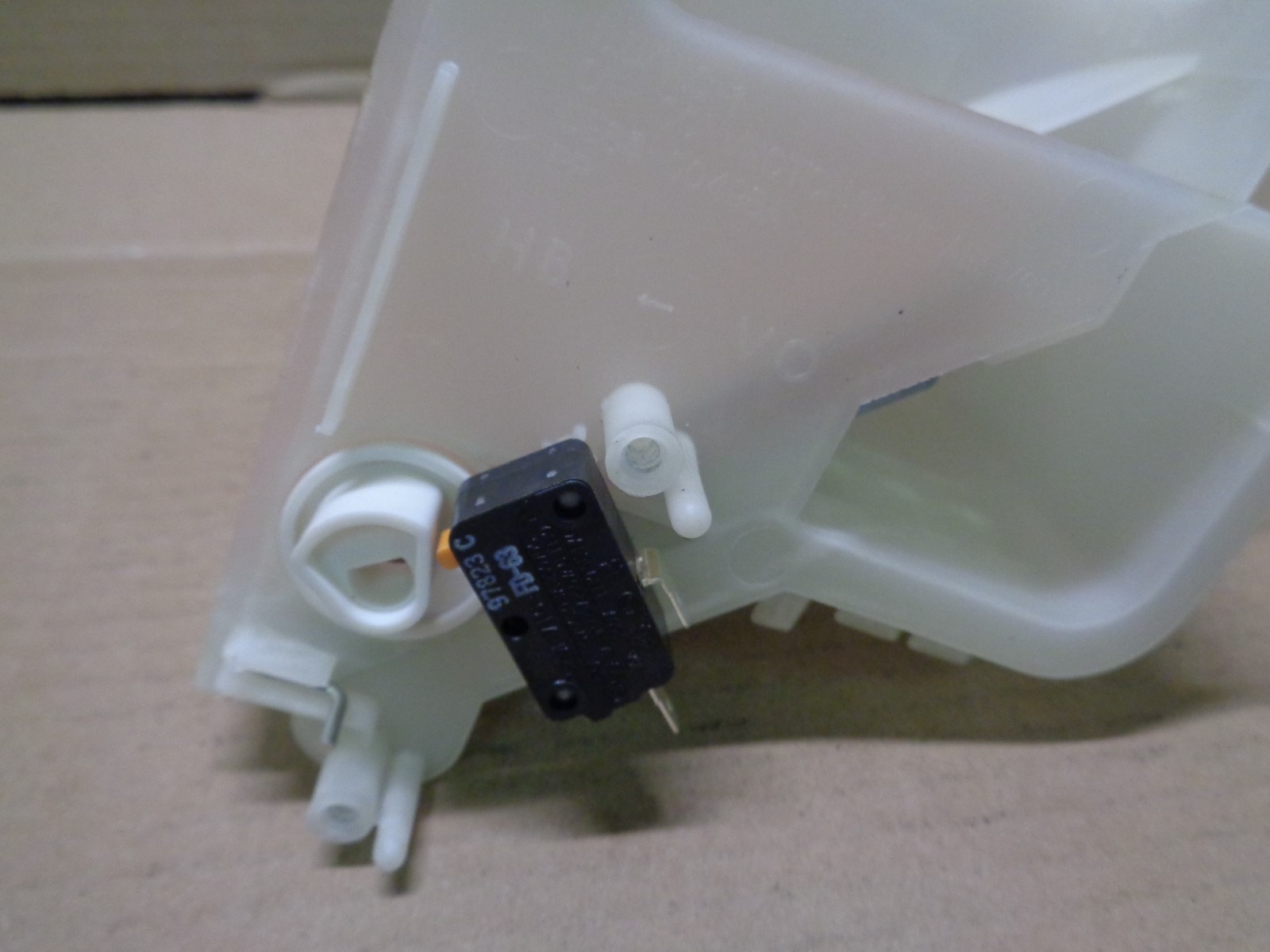 New OEM Microwave Guide Air Damper DE64-00498A MC17J8000CG - SE157