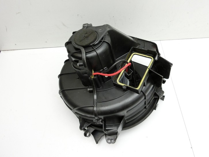 BMW 5er GT F07 09-13 Gebläsemotor Lüftermotor Heizungsgebläse mit Widerstand BMW 5er GT F07 09-13 28.03.2011 gebraucht Bild 2