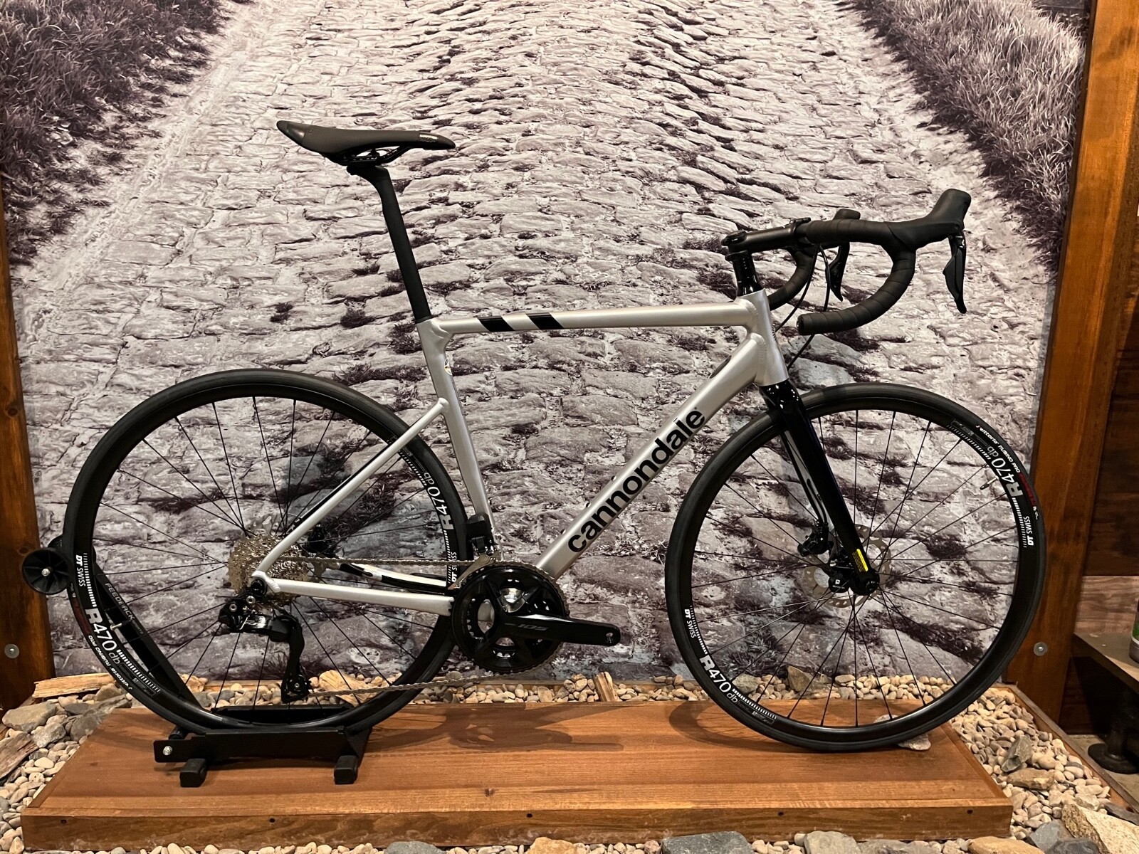 2023 Cannondale CAAD13 Disc Aluminum Road Bike - 105 Di2 - M