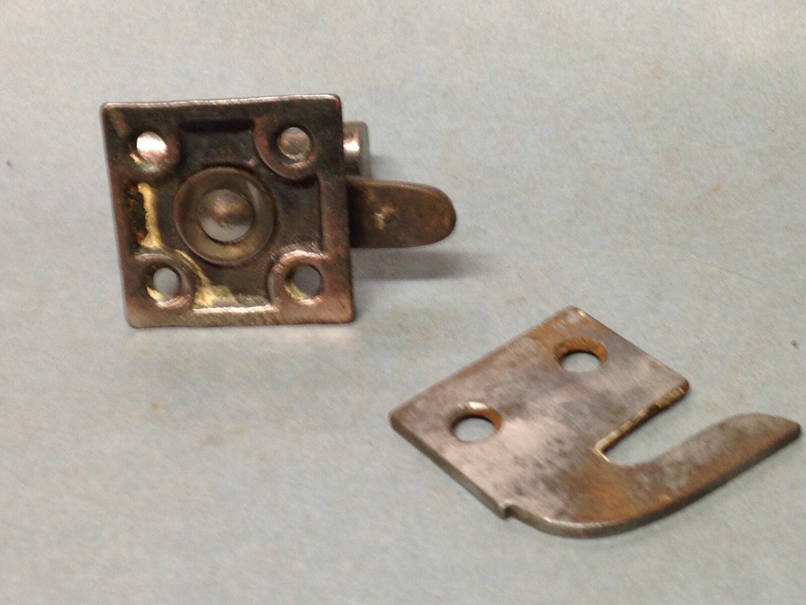 ANTIQUE VINTAGE CAST IRON WINDOW SASH CASEMENT FASTENER LOCK LATCH PART