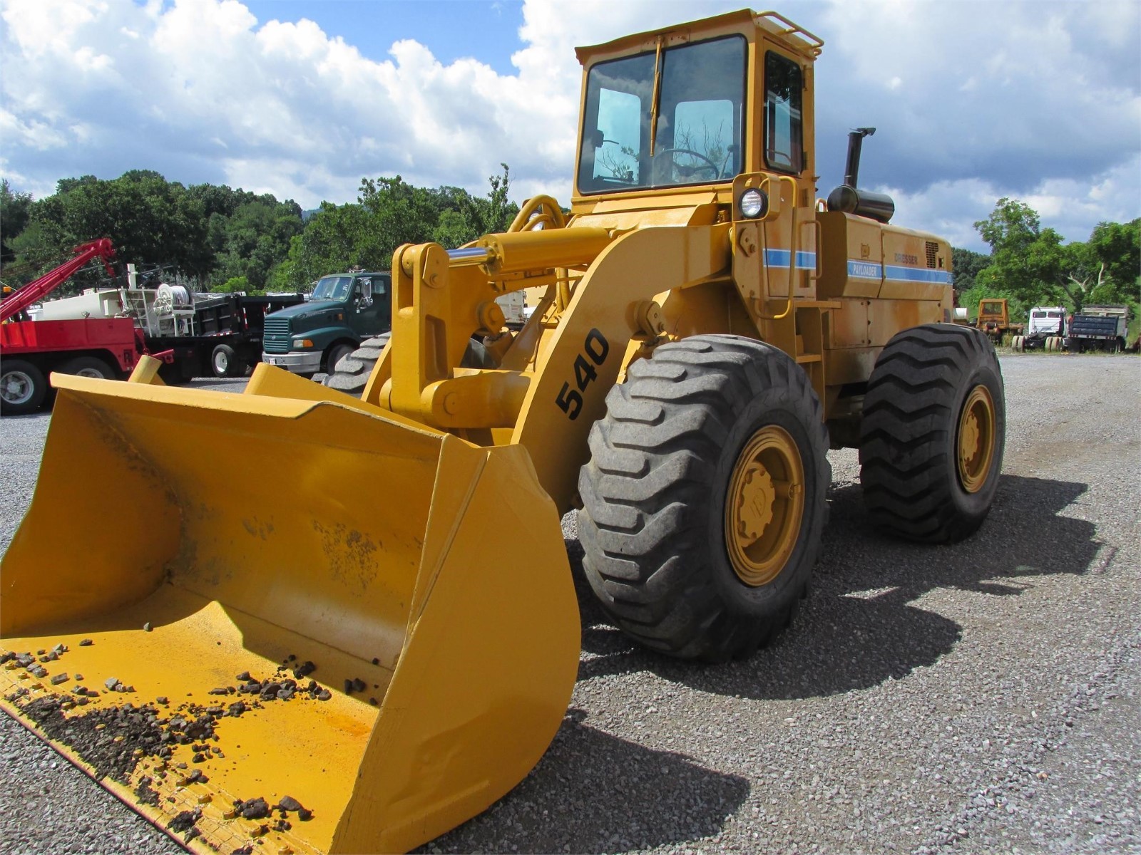 1983 DRESSER 540 WHEEL LOADER FULL CAB NICE BIG MACHINE RUNS AND WORKS GREAT