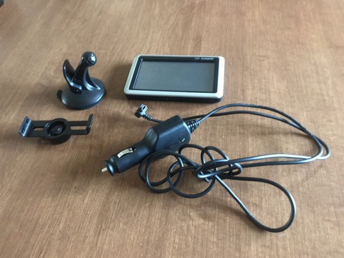 Garmin nüvi 1300 Gps Bundle.  Automotive Mountable