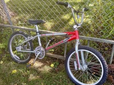 Vintage Mongoose Menace BMX Bike 1990s Chrome Mid School Pads 25th Anniversary