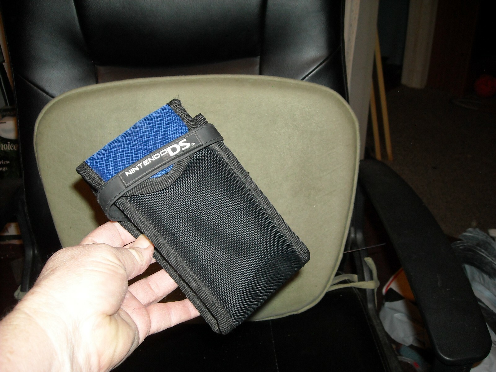 Nintendo DS soft case with zippered pocket 6.25