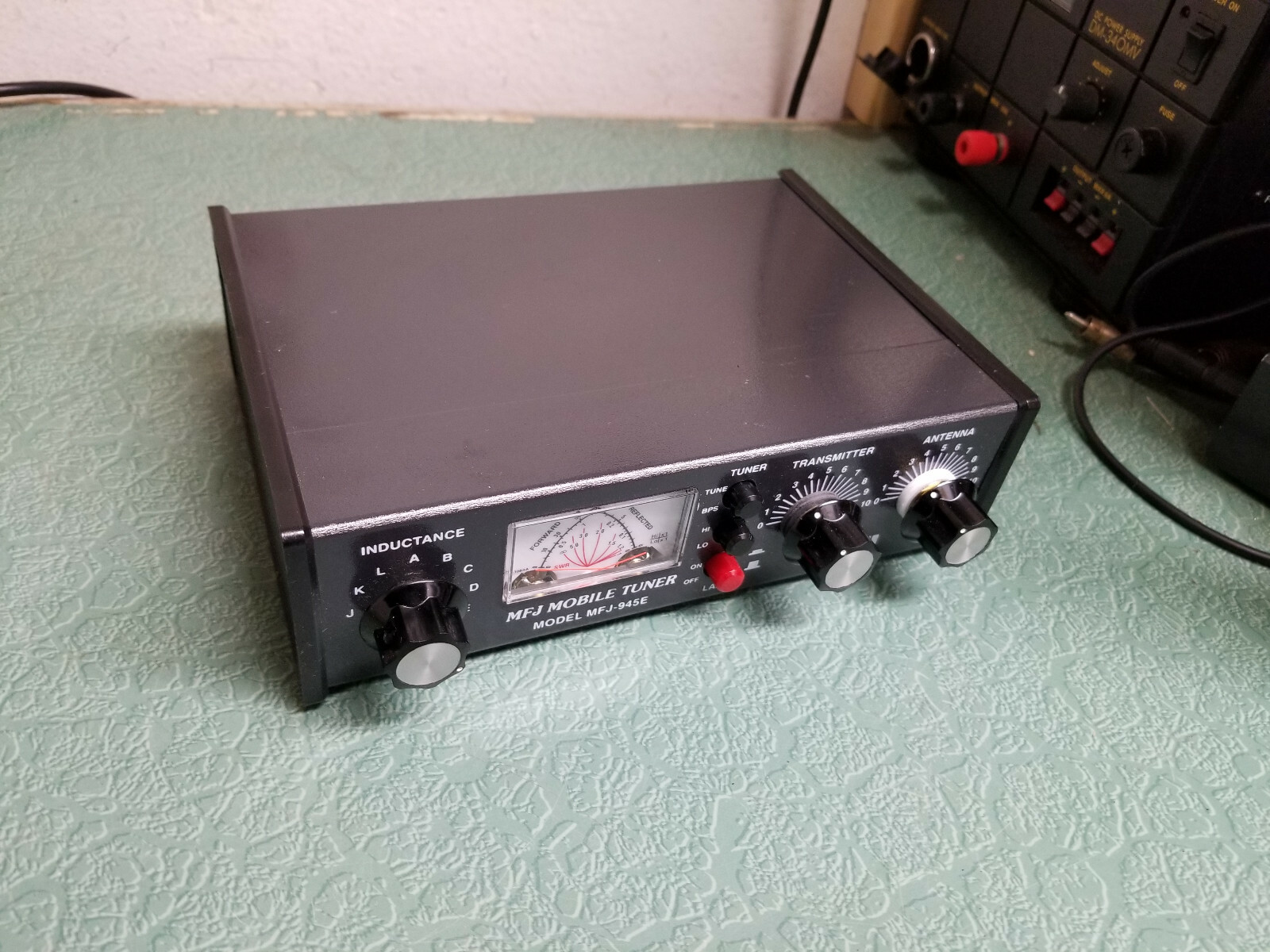MFJ 945E Mobile Tuner, Covers 1.8 - 60 MHZ, 300 Watts