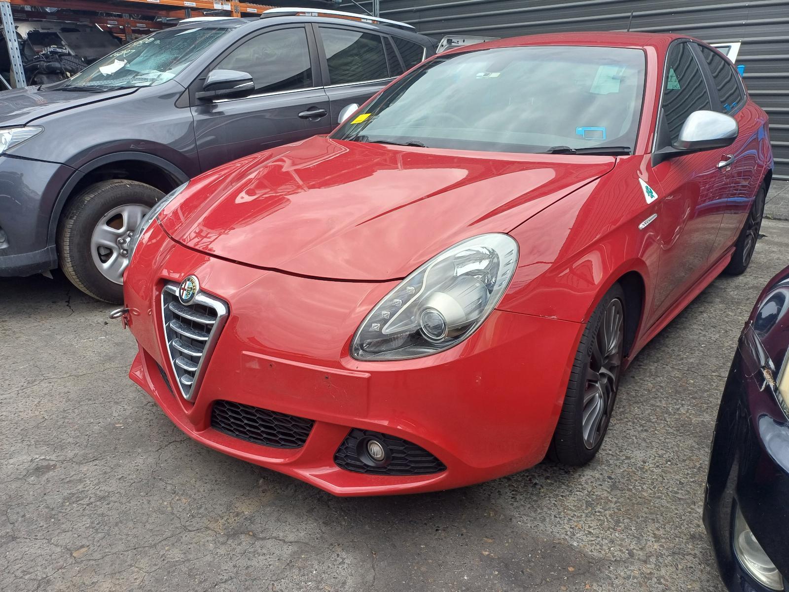 2012 Alfa Romeo Giulietta 940 SERIES 01/2011-12/2020 RIGHT FRONT DOOR RED image 2