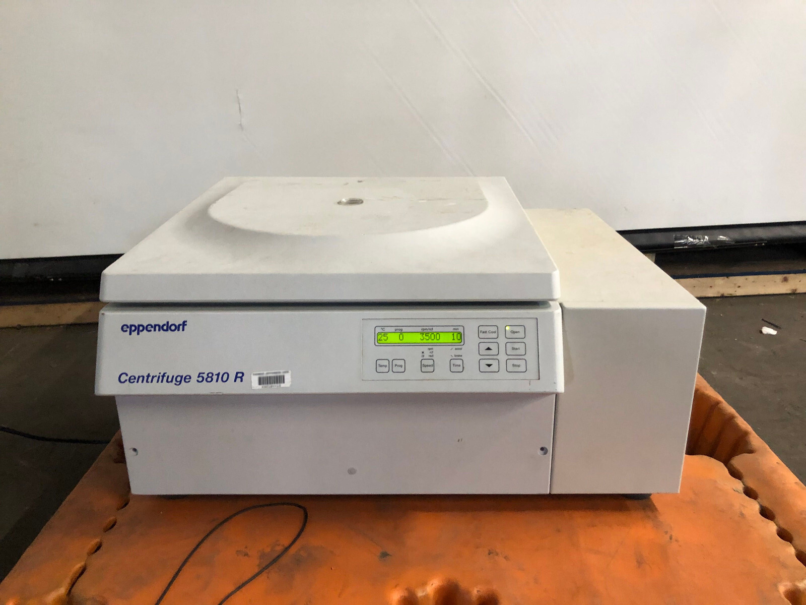 Eppendorf 5810R Refrigerated Laboratory Centrifuge Lab No rotor