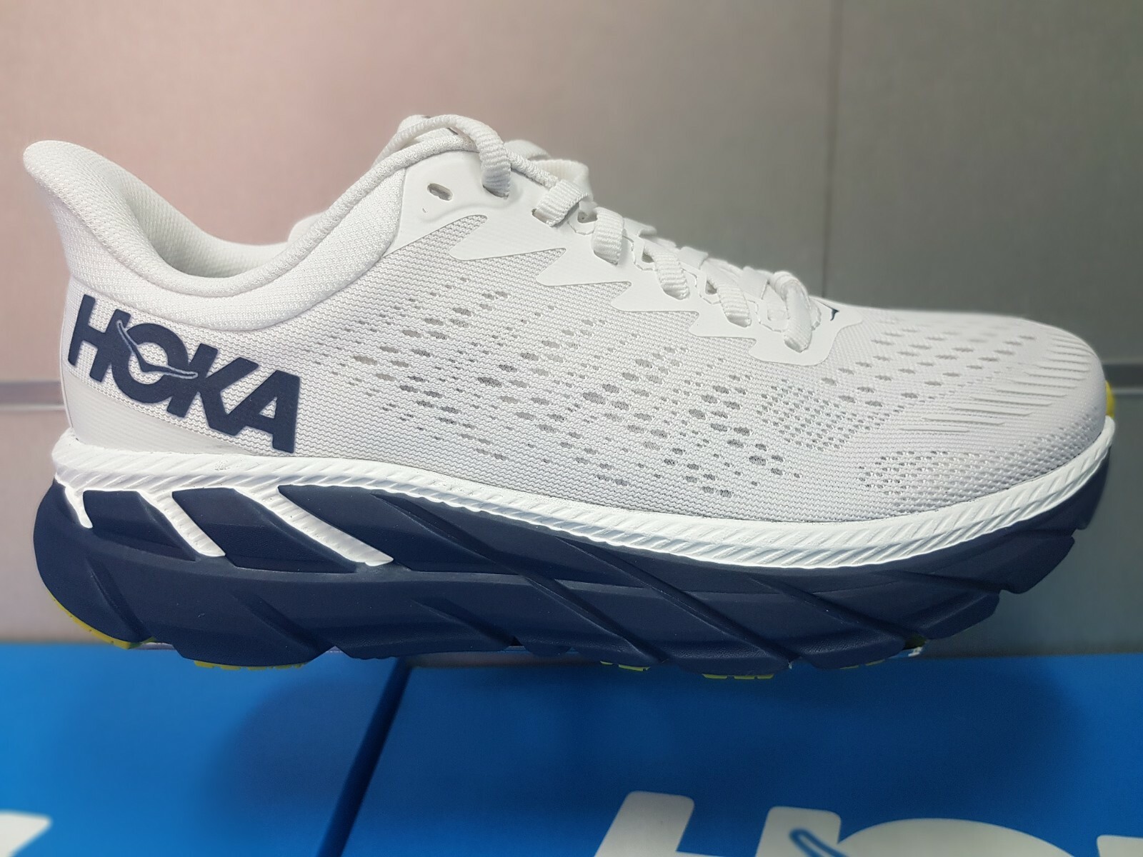 NEW Hoka One One Clifton 